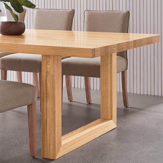 CLAREMONT Dining Table