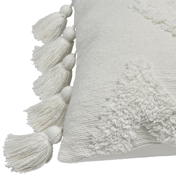 TASSLE TUFF Cushion