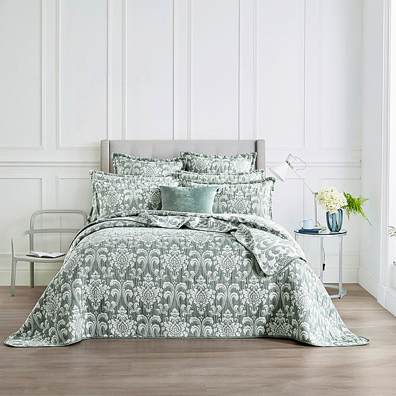 TAHLA Coverlet Set