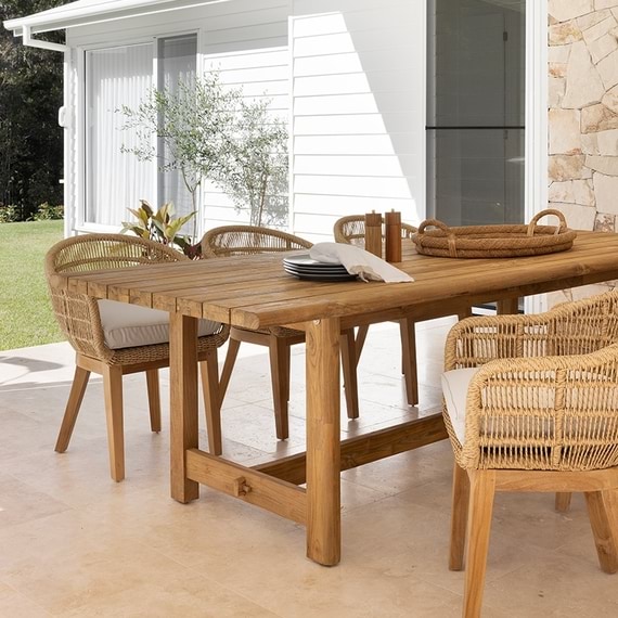 ARCOT Dining Table