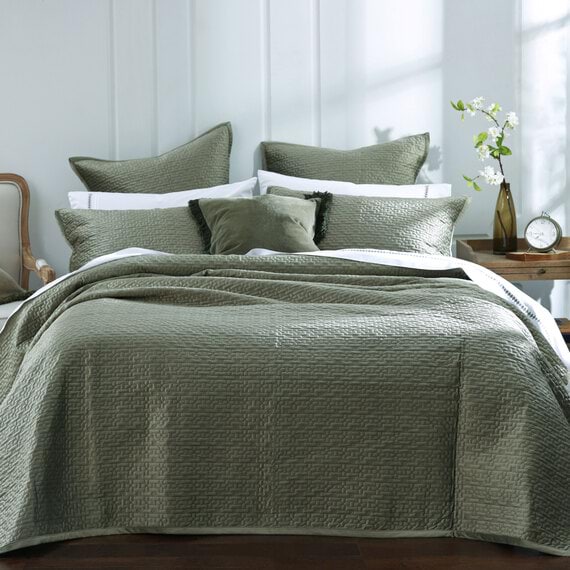 ZINVIE Coverlet Set