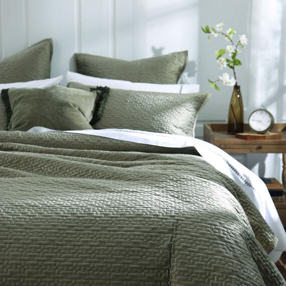 ZINVIE Coverlet Set